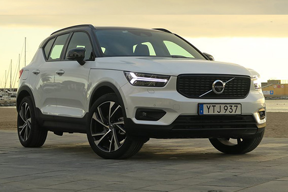Volvo XC40 front