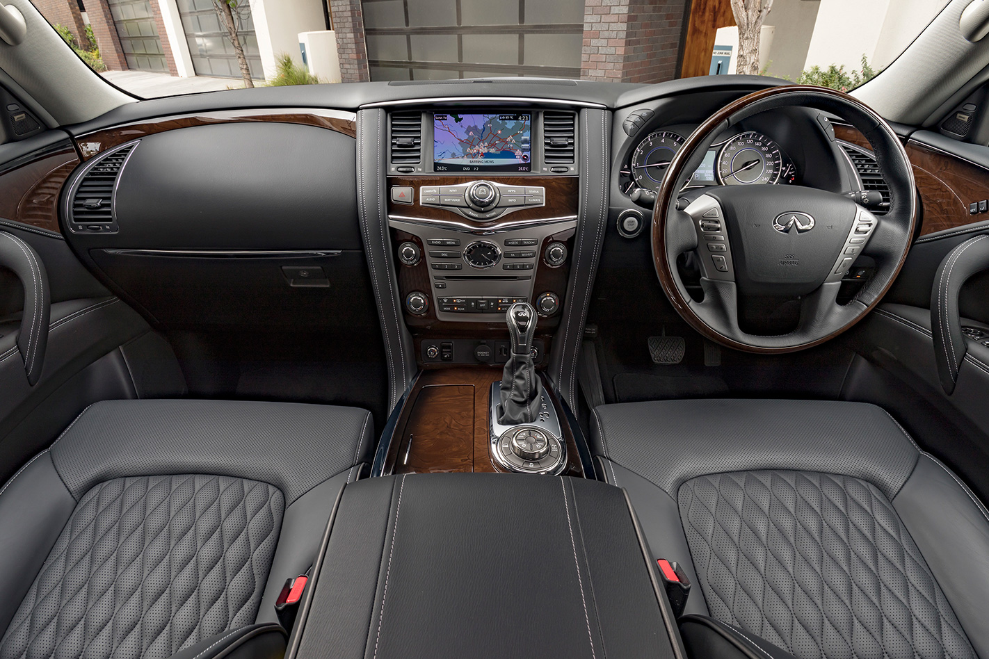 Infiniti QX80 S Premium interior