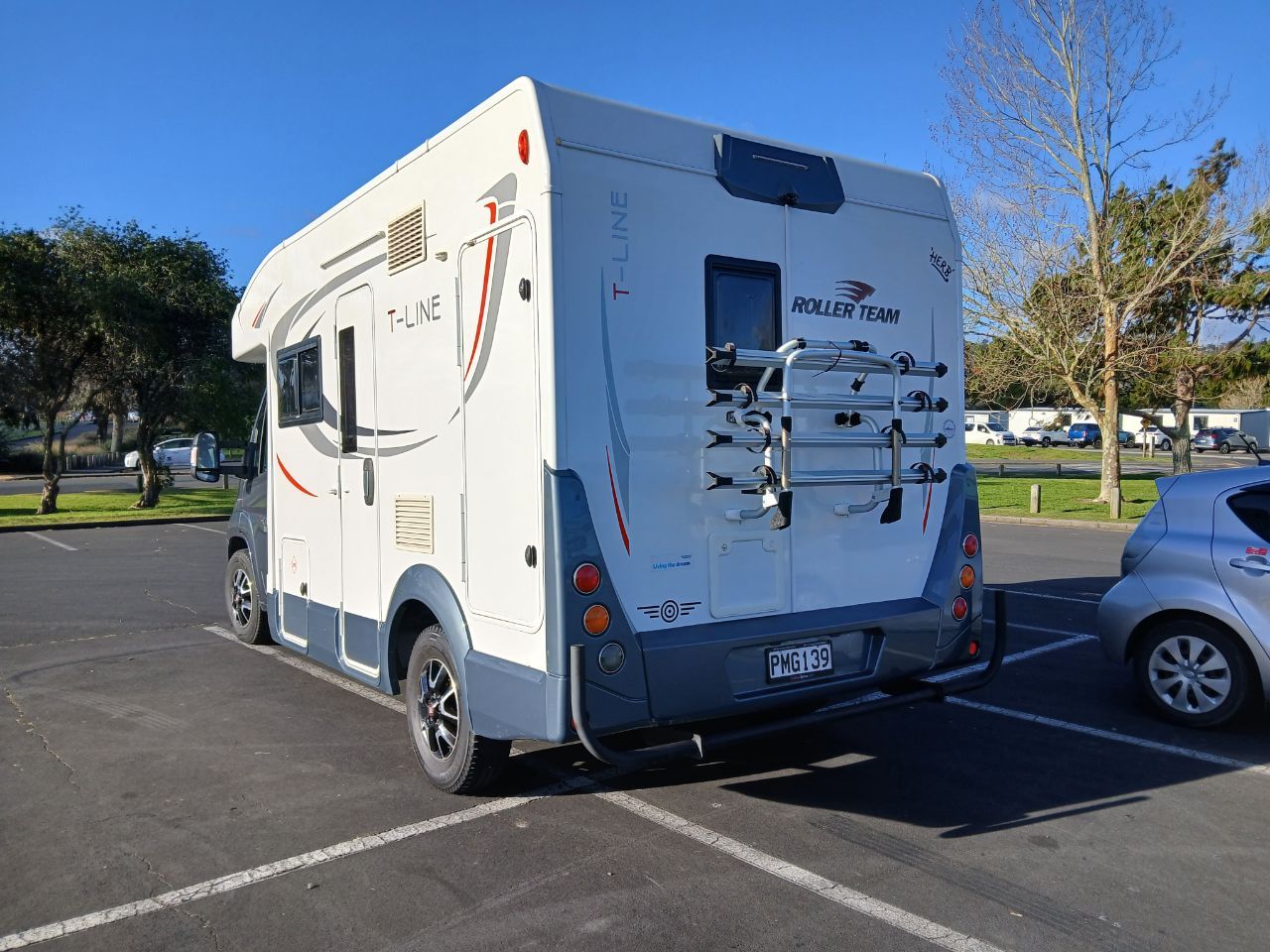 Vehicle image 4
