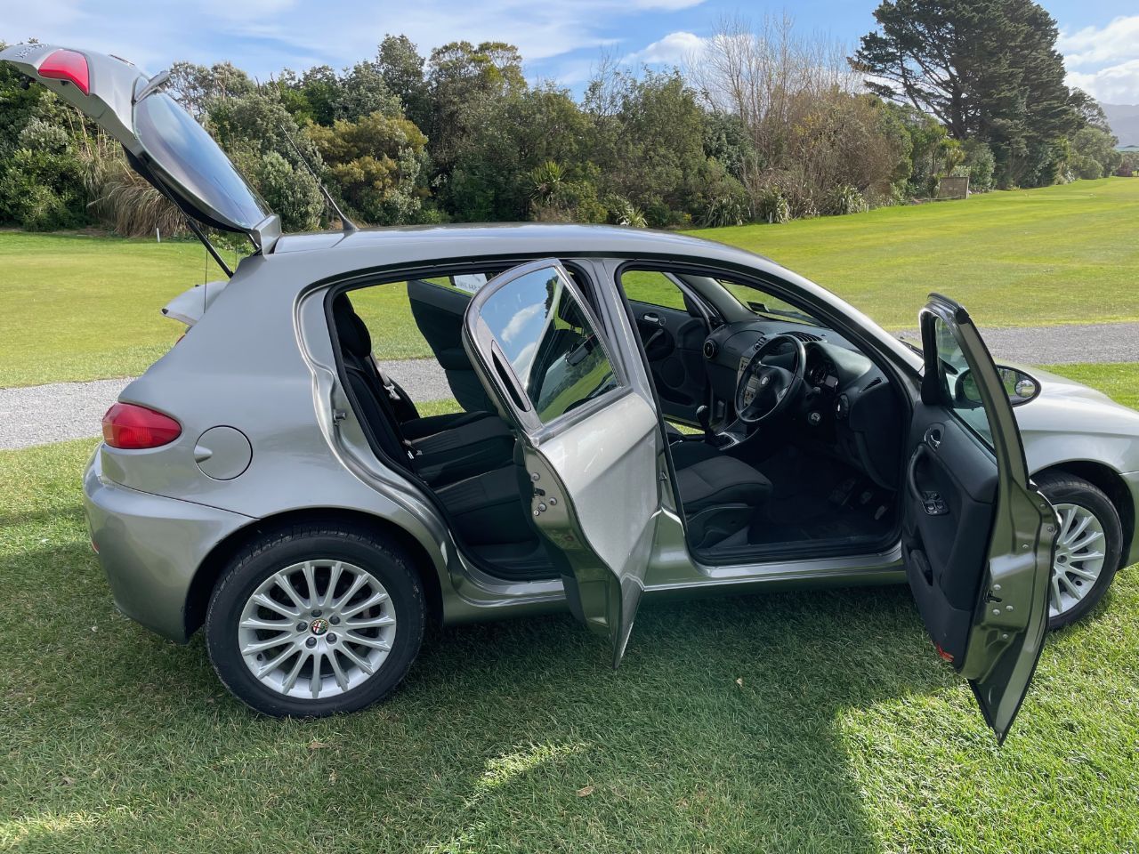 Vehicle image 4